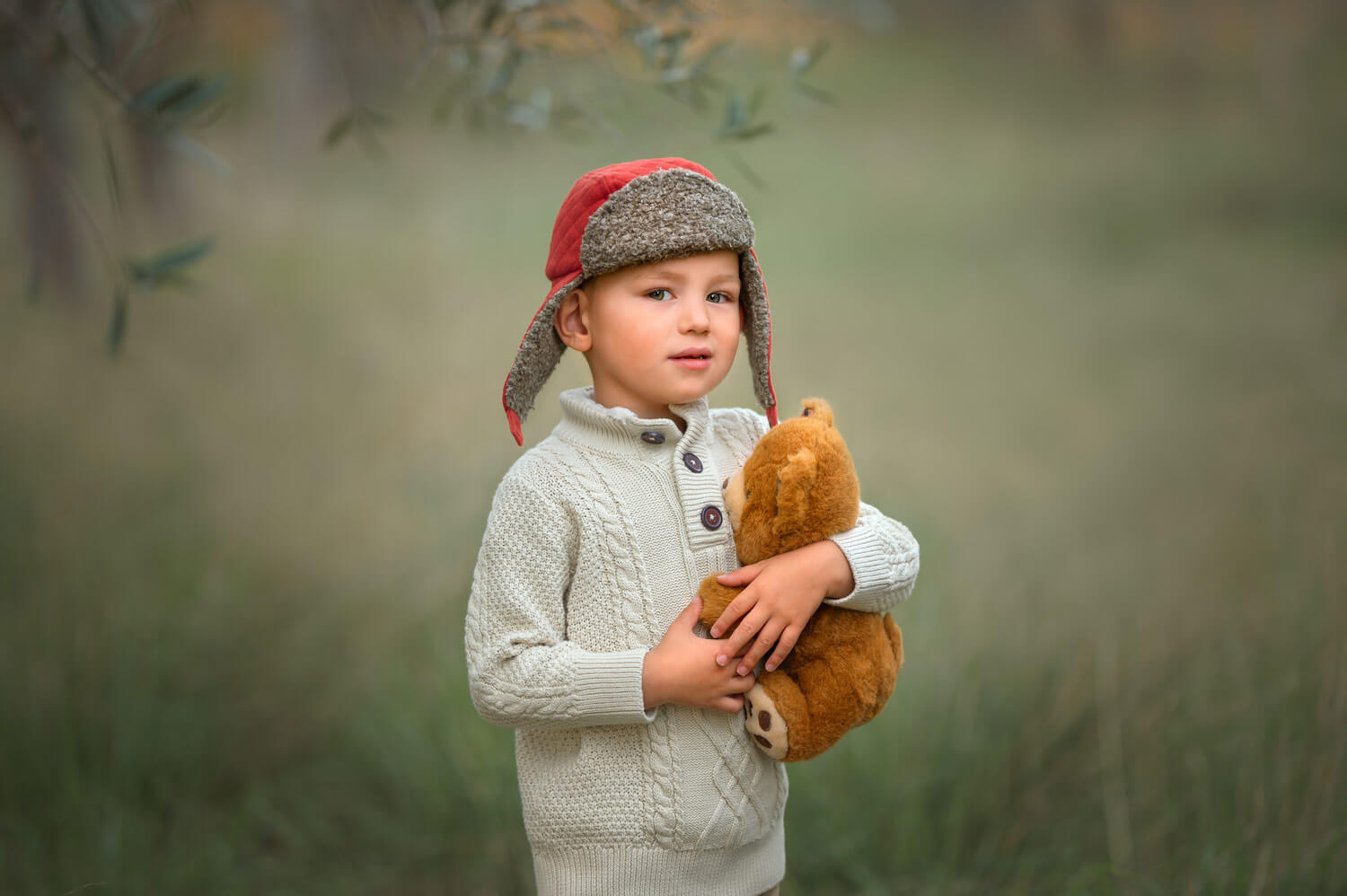 Little perth boy with his teddy bear during outdoor photoshoot - Swan Valley Children Photographer