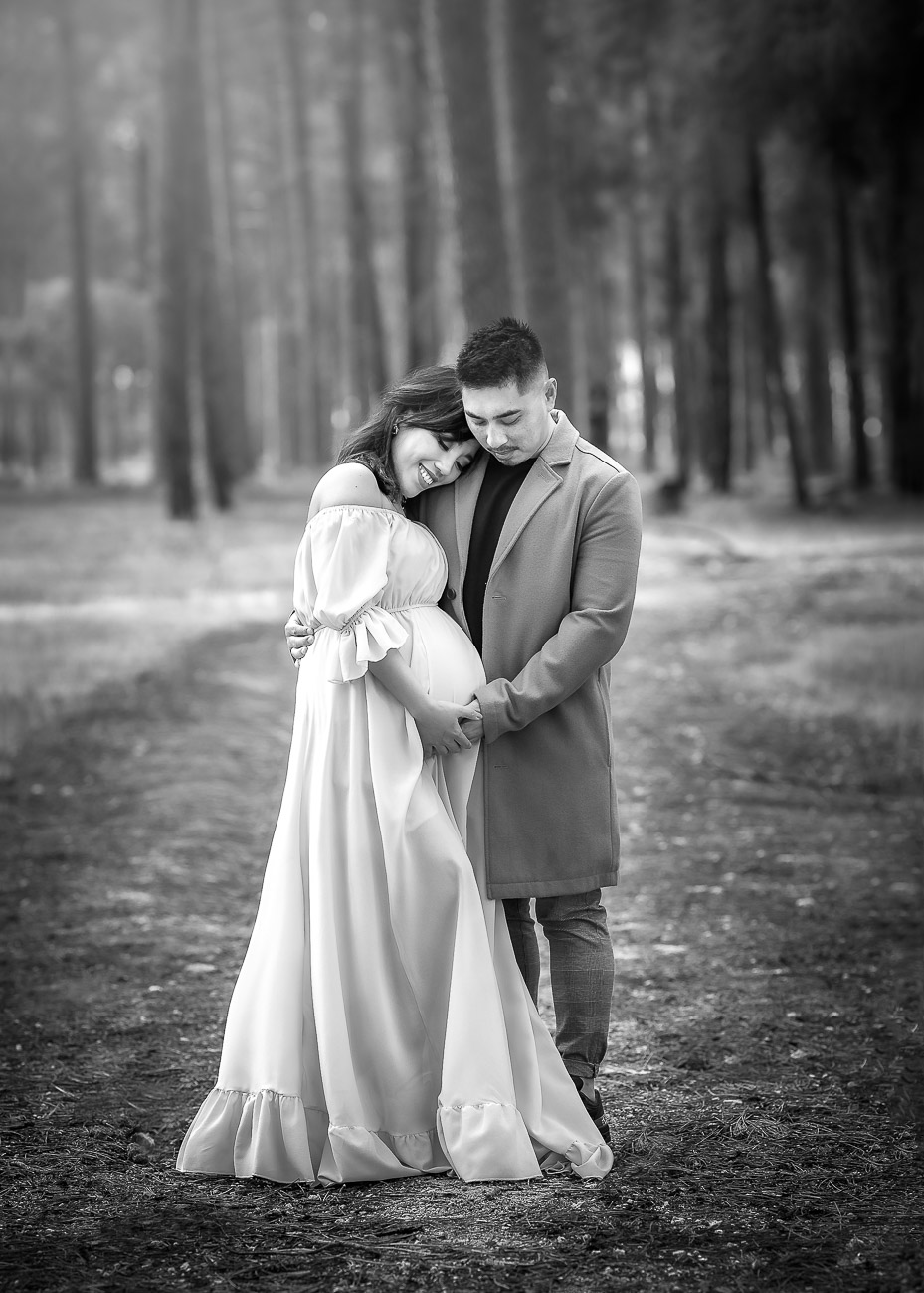 Perth pregnant lady with her partner during photoshoot