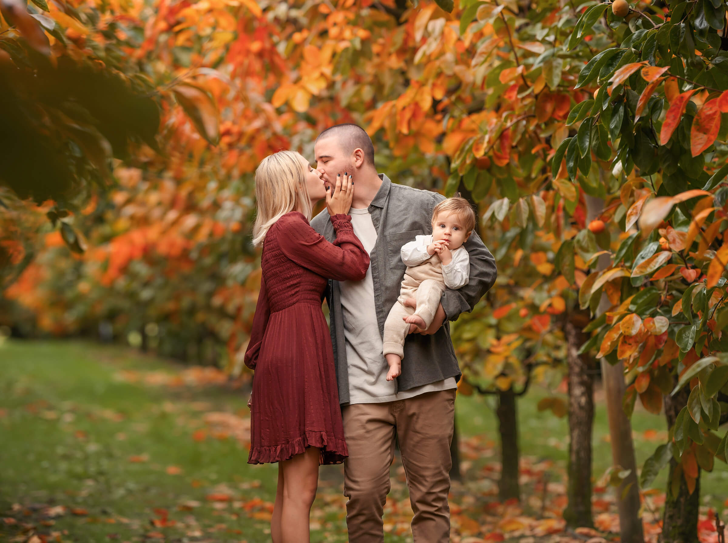 Perth family autumn photos at Raeburn Orchard